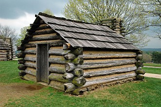 Valley Forge log cabin (photo: Dan Smith)